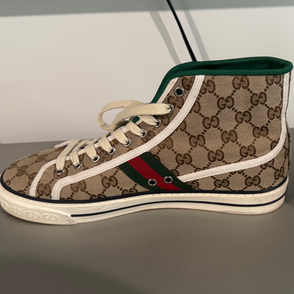Gucci Beige High-Top Sneakers with Green and Red Accents - Picture 3 of 4